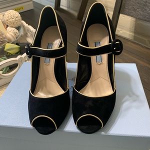 Prada pumps in good condition